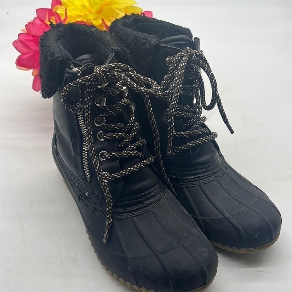 Tommy Hilfiger Black Duck Boots Sz 6 zip Closure. WRB1901L